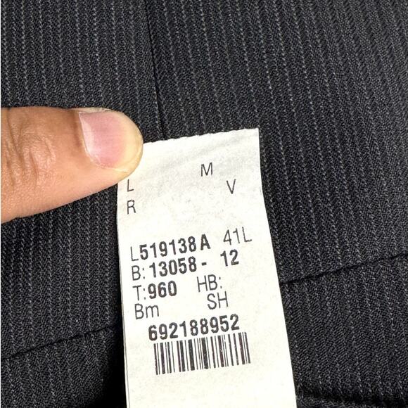 MENS LARGE BLACK VEST WITH ADJUSTABLE STRAP IN BACK 40R - Picture 6 of 8